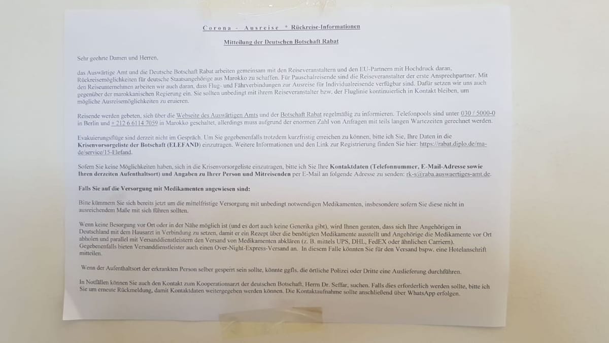 Hinweiszeittel am Honorarkonsulat in Agadir, fotografiert vor einigen Tagen: "Evakuierungsflüge sind derzeit nicht im Gespräch."