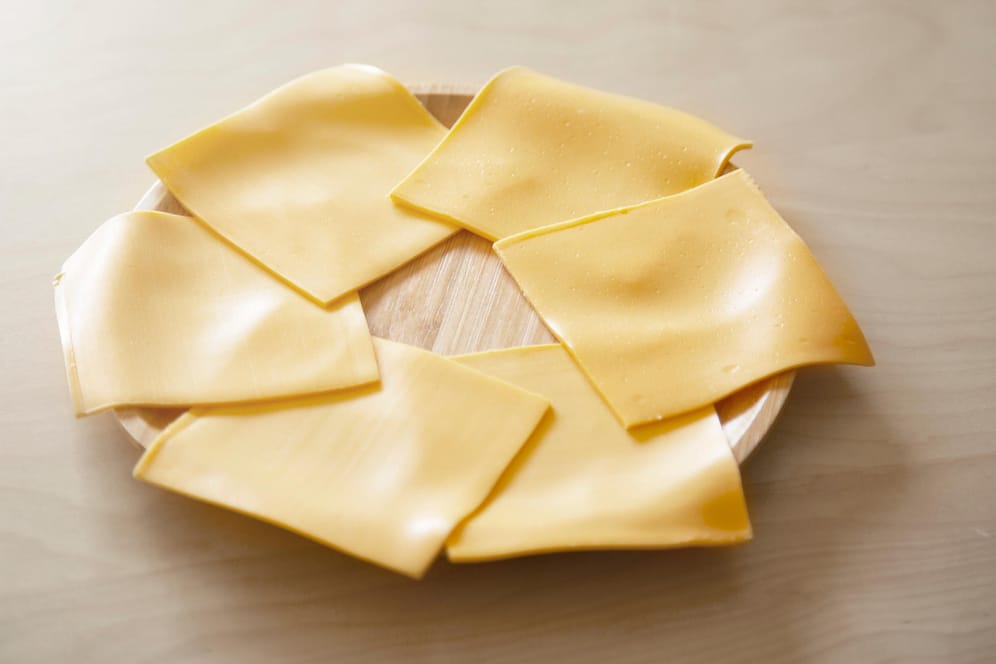 Scheiblettenkäse: Der Käse ist auch ungekühlt lange haltbar – das hat allerdings Nachteile.