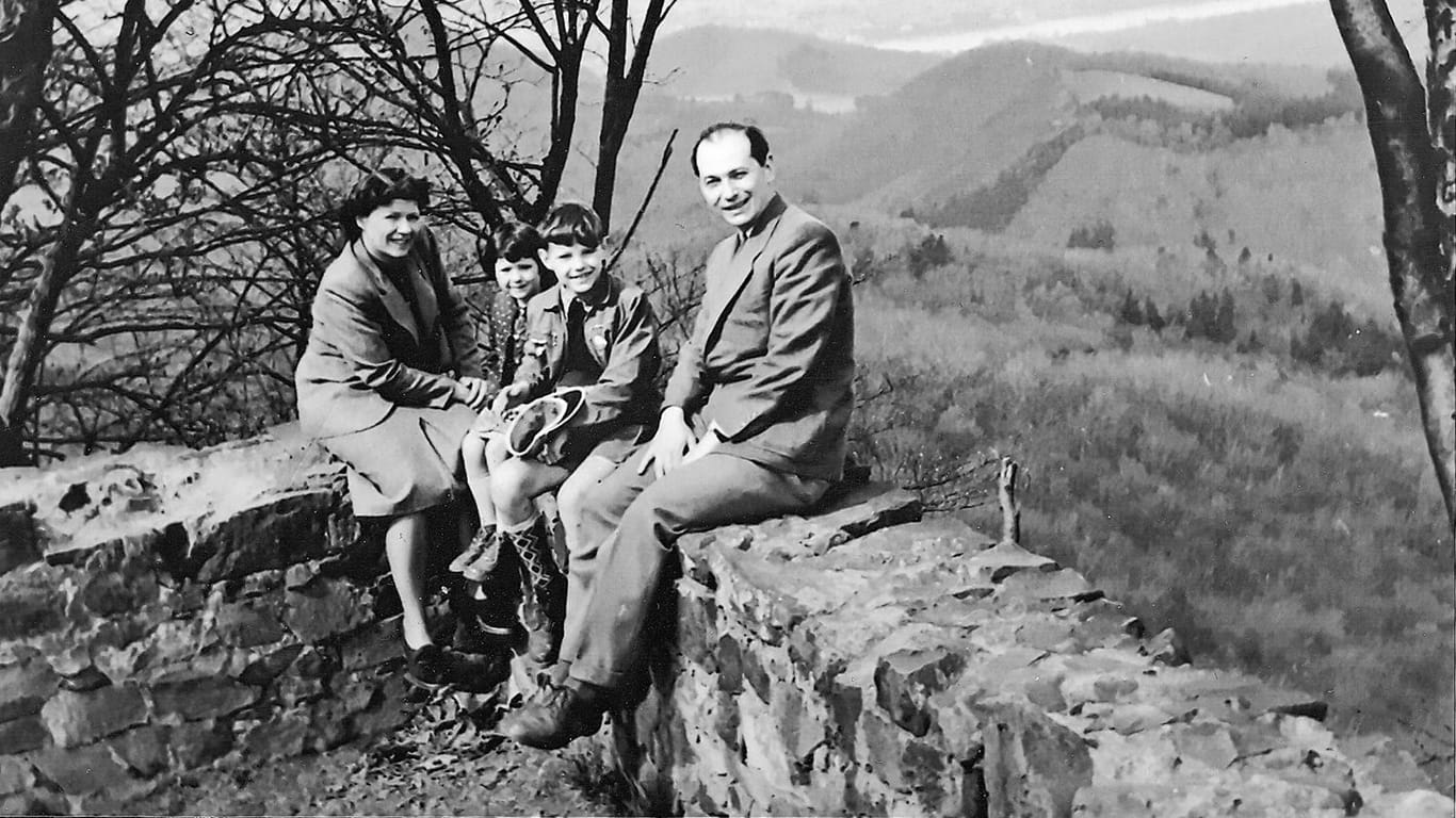 Familienidyll: Heinz Felfe mit seiner Familie auf einem Ausflug 1953.