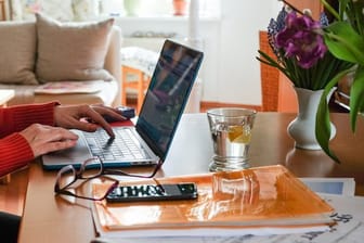 Für viele Unternehmen ist die Homeoffice-Arbeit vieler ihrer Mitarbeiter momentan ein Experiment mit unbekanntem Ausgang.