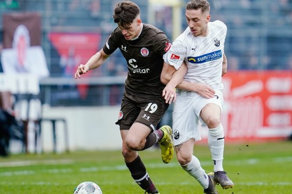 St. Paulis Luca-Milan Zander im Zweikampf: Der Kiezklub lässt individuell trainieren.