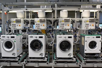 Siemens-Werk im brandenburgischen Nauen: Finanzexperten prognostizieren einen drastischen Rückgang der deutschen Wirtschaft.