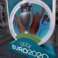 Logo der kommenden Europameisterschaft: Das Turnier ist in den Sommer 2021 verschoben worden.
