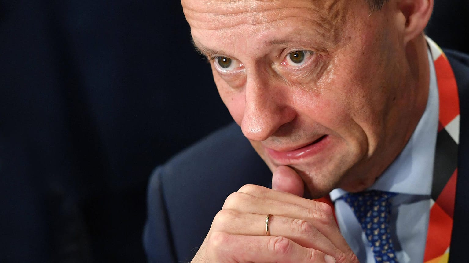 Der ehemalige CDU-Fraktionsvorsitzende Friedrich Merz: "Ich folge strikt den Anweisungen des Gesundheitsamtes." Der ehemalige CDU-Fraktionsvorsitzende Friedrich Merz: "Ich folge strikt den Anweisungen des Gesundheitsamtes."