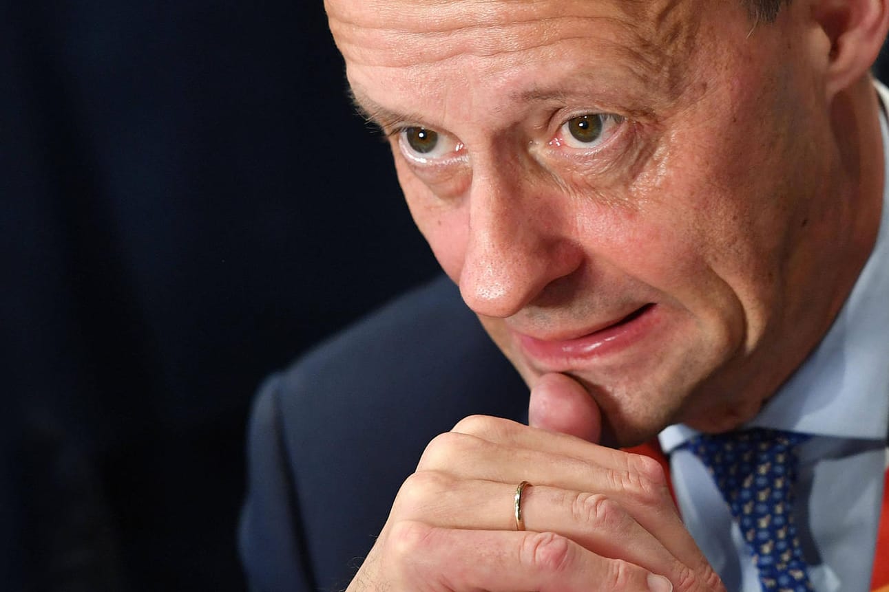 Der ehemalige CDU-Fraktionsvorsitzende Friedrich Merz: "Ich folge strikt den Anweisungen des Gesundheitsamtes."