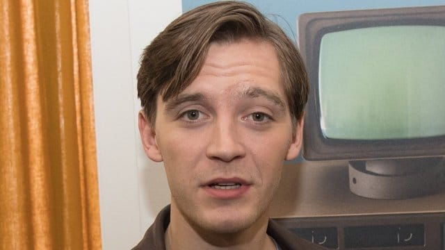 Schauspieler Jonas Nay bei den Dreharbeiten zur Fernsehserie "Deutschland 89". Schauspieler Jonas Nay bei den Dreharbeiten zur Fernsehserie "Deutschland 89".
