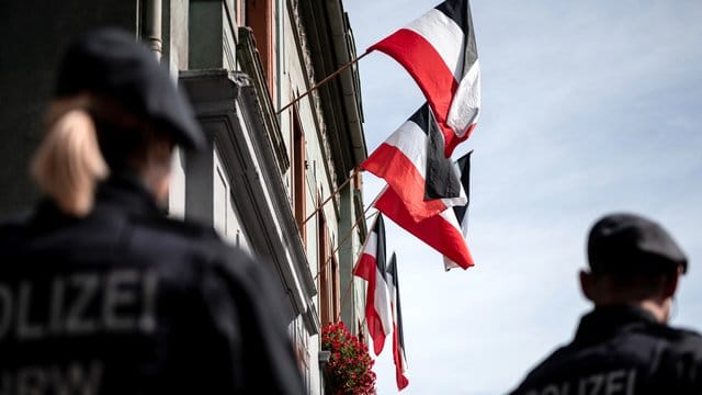 Reichsfahnen in Dortmund-Dorstfeld.