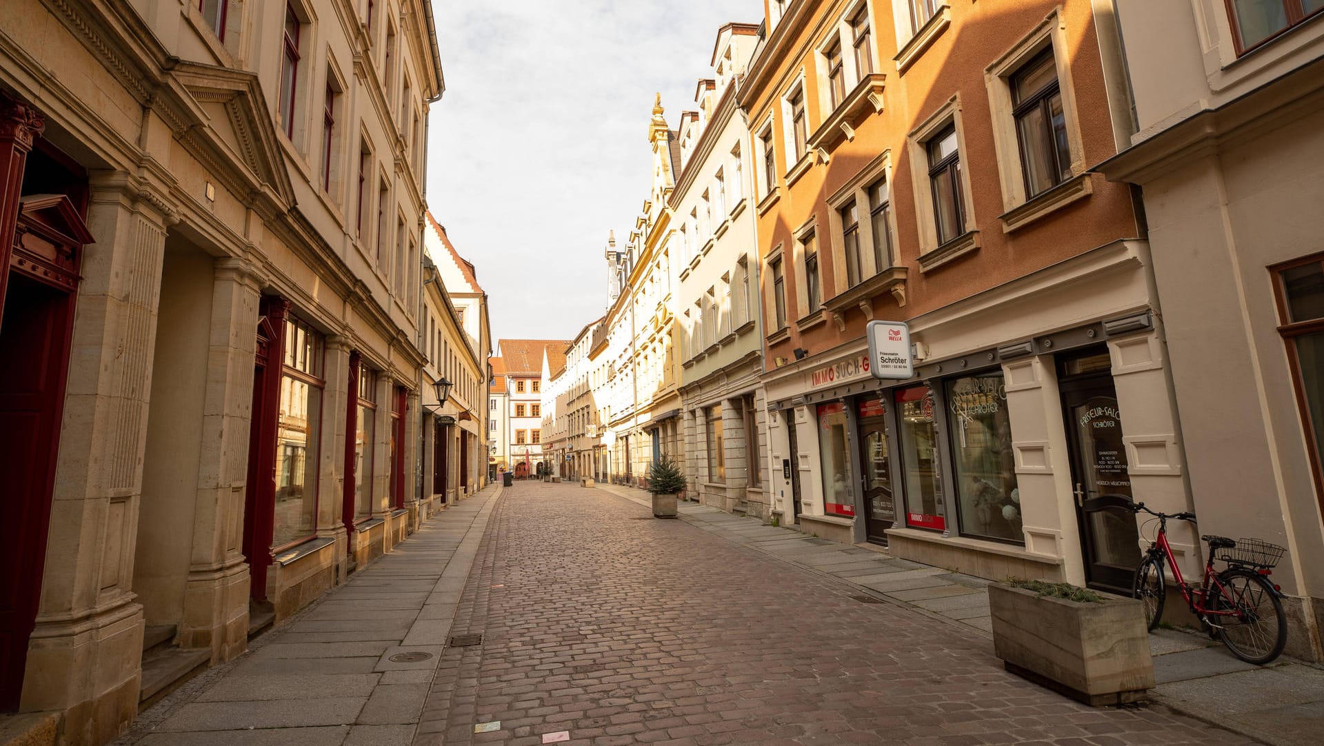 Eine menschenleere Straße im sächsischen Pirna.