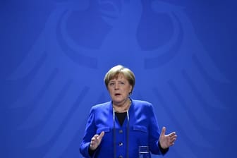 Bundeskanzlerin Angela Merkel (CDU) hat eine umgehende Umsetzung der Einreisebeschränkungen für Nicht-EU-Bürger nach Deutschland zugesagt.