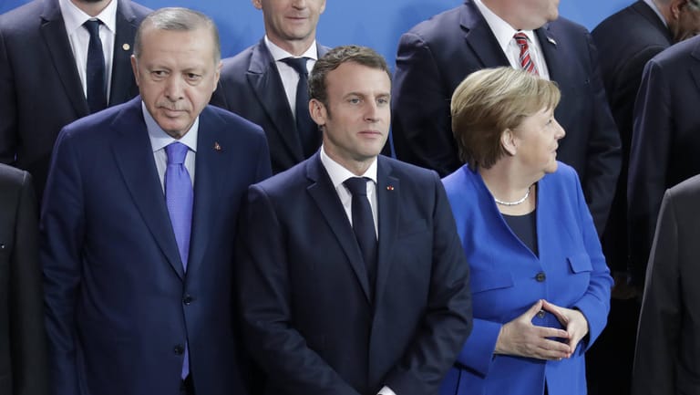 Recep Tayyip Erdogan, Emmanuel Macron und Angela Merkel beim Libyen-Gipfel im Januar: Das geplante Treffen in Ankara wurde abgesagt..