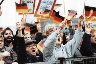 Veranstaltung der "Allianz für Deutschland"' in Magdeburg: Die Beteiligung bei der Wahl zur Volkskammer im März 1990 war sehr hoch.