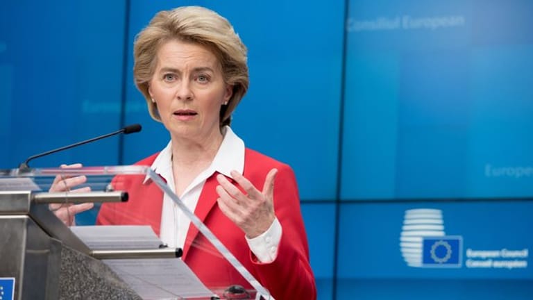 Ursula von der Leyen spricht während einer Pressekonferenz: Zur Eindämmung des Coronavirus haben Deutschland und die anderen EU-Staaten ein weitreichendes Einreiseverbot für Bürger der allermeisten Nicht-EU-Staaten vereinbart.