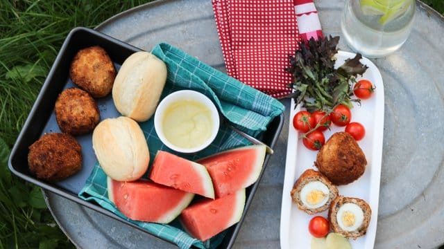 Die kleine Variante vom "falschen Hasen" ist perfekt fürs Picknick. Die kleine Variante vom "falschen Hasen" ist perfekt fürs Picknick.