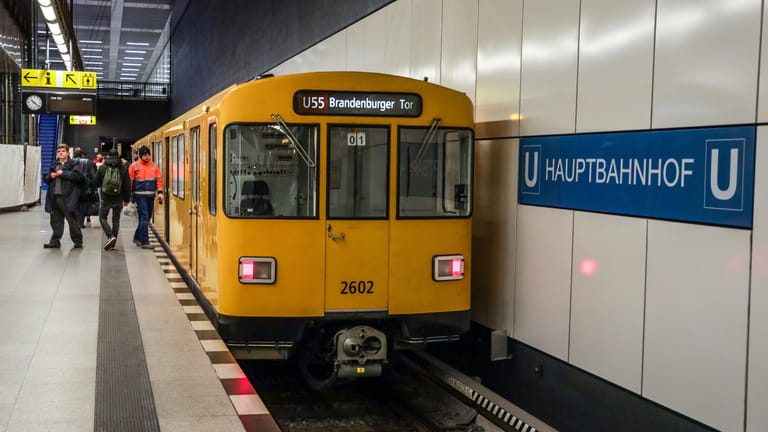 Eine Berliner U-Bahn: Die BVG passt ihren Fahrplan an die sinkenden Nachfrage der Berliner an.