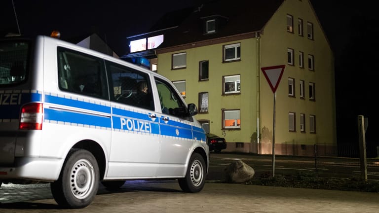 Recklinghausen: In dem Mehrfamilienhaus fand eine Durchsuchung wegen des Verdachts auf Kinderpornografie statt. Dabei fanden die Ermittler einen vermissten 15-Jährigen.