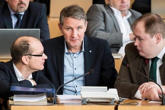 Der Thüringer AfD-Chef Björn Höcke: Die AfD-Spitze in Nordrhein-Westfalen fordert die Auflösung des von Höcke geführten "Flügels". Dieser wird vom Verfassungsschutz als rechtsextremer Beobachtungsfall geführt.