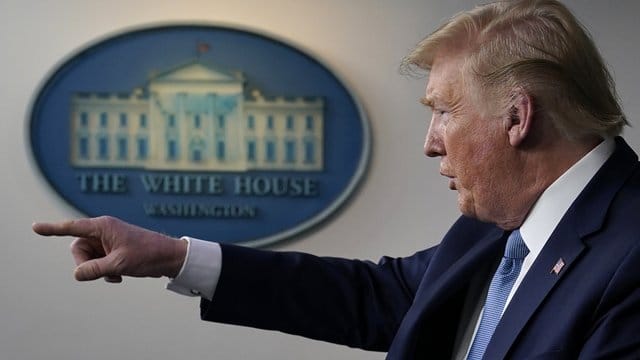 Donald Trump bei einer Pressekonferenz mit der Coronavirus-Task Force im Weißen Haus. Donald Trump bei einer Pressekonferenz mit der Coronavirus-Task Force im Weißen Haus.