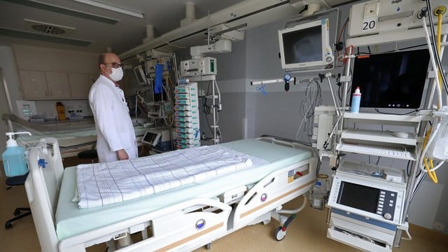 Ein Intensivbett in der Universitätsmedizin Rostock. Ein Intensivbett in der Universitätsmedizin Rostock.