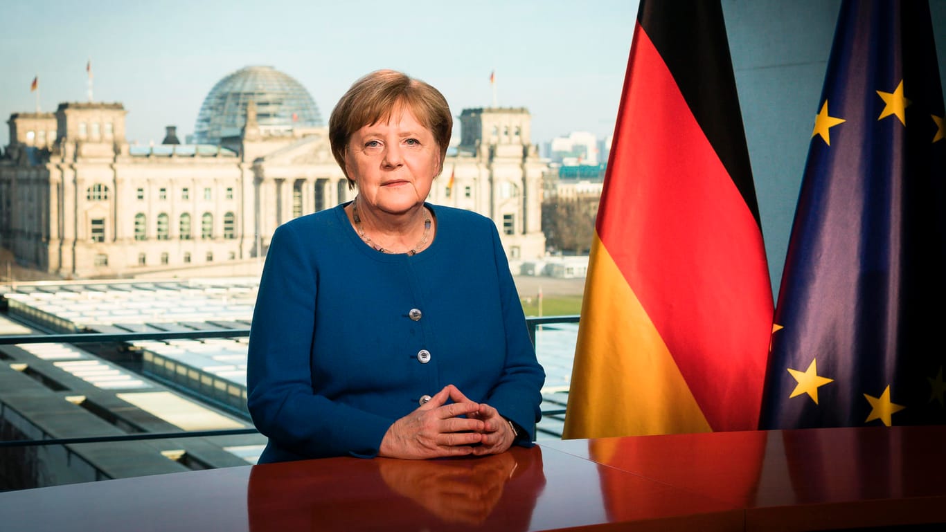 Bundeskanzlerin Angela Merkel (CDU) aufgenommen bei der Aufzeichnung einer Fernsehansprache im Bundeskanzleramt zum Verlauf der Corona-Pandemie.