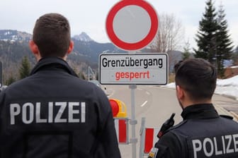 Der Grenzübergang an der Bundesstraße 308 von Oberjoch in Richtung Schattwald (Österreich) ist nun auch für Fußgänger gesperrt.