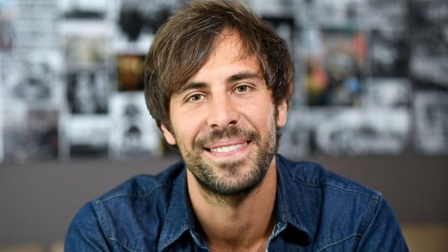 Sänger Max Giesinger und andere Künstler wollen von ihrem Wohnzimmer aus für ihre Fans spielen.