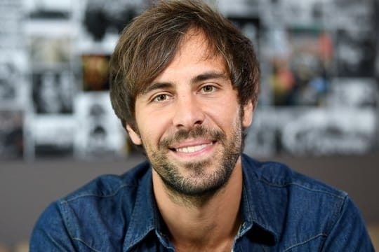 Sänger Max Giesinger und andere Künstler wollen von ihrem Wohnzimmer aus für ihre Fans spielen.