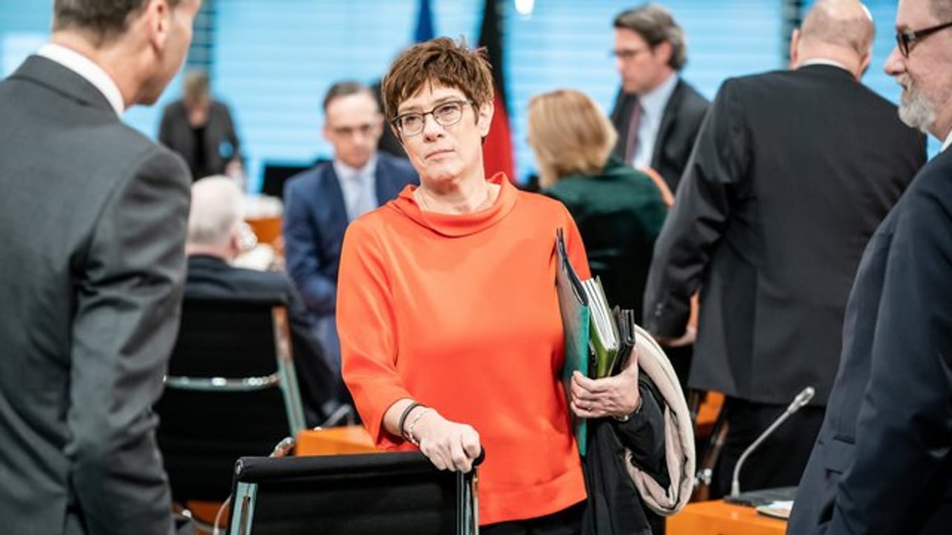 Verteidiungsministerin Annegret Kramp-Karrenbauer (CDU) will mehr Reservisten einsetzen.