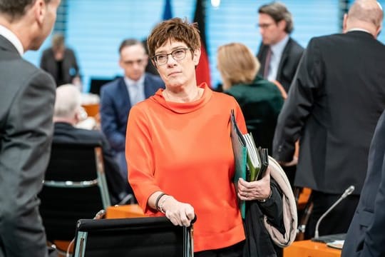 Verteidiungsministerin Annegret Kramp-Karrenbauer (CDU) will mehr Reservisten einsetzen.