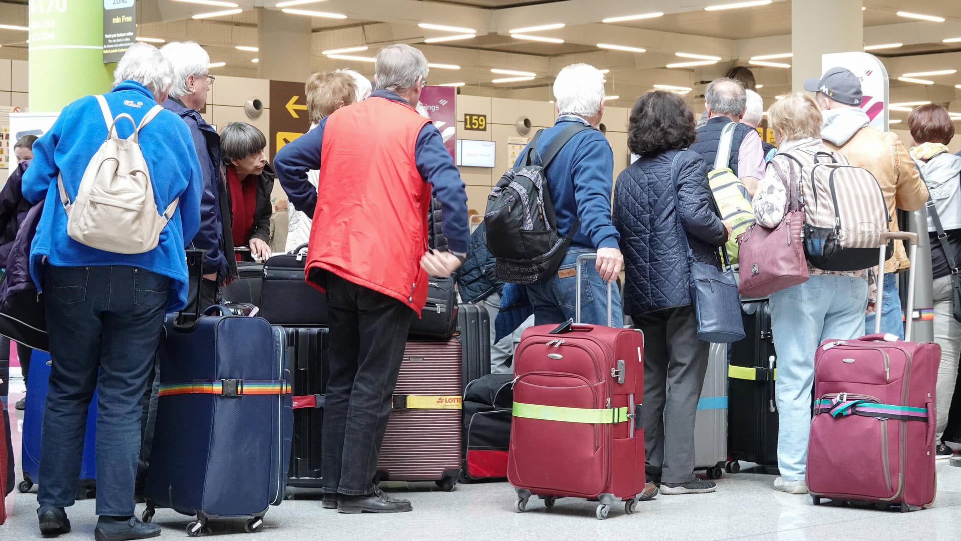 Reisen: Urlauber werden zum Teil mit Sondermaschinen in ihre Heimatländer zurückgeflogen.