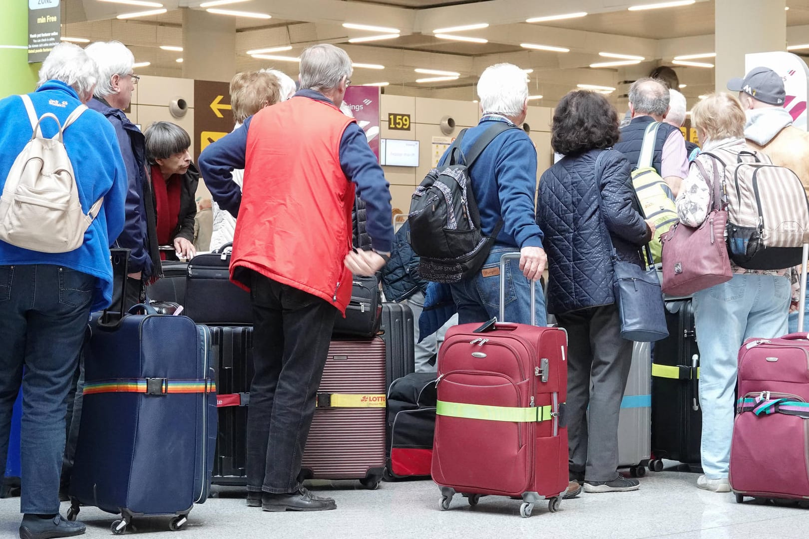 Reisen: Urlauber werden zum Teil mit Sondermaschinen in ihre Heimatländer zurückgeflogen.