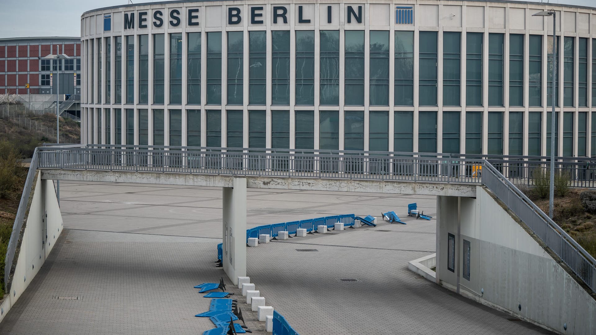 Das Messegelände am Funkturm: In den Messehallen soll ein temporäres Krankenhaus entstehen.