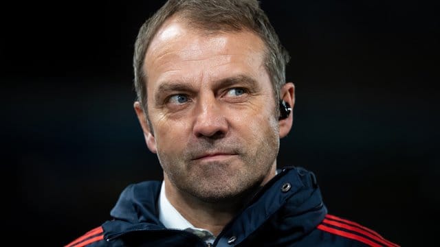 Hat das erste "Cyber-Training" mit den Spielern des FC Bayern München geleitet: Trainer Hansi Flick. Hat das erste "Cyber-Training" mit den Spielern des FC Bayern München geleitet: Trainer Hansi Flick.