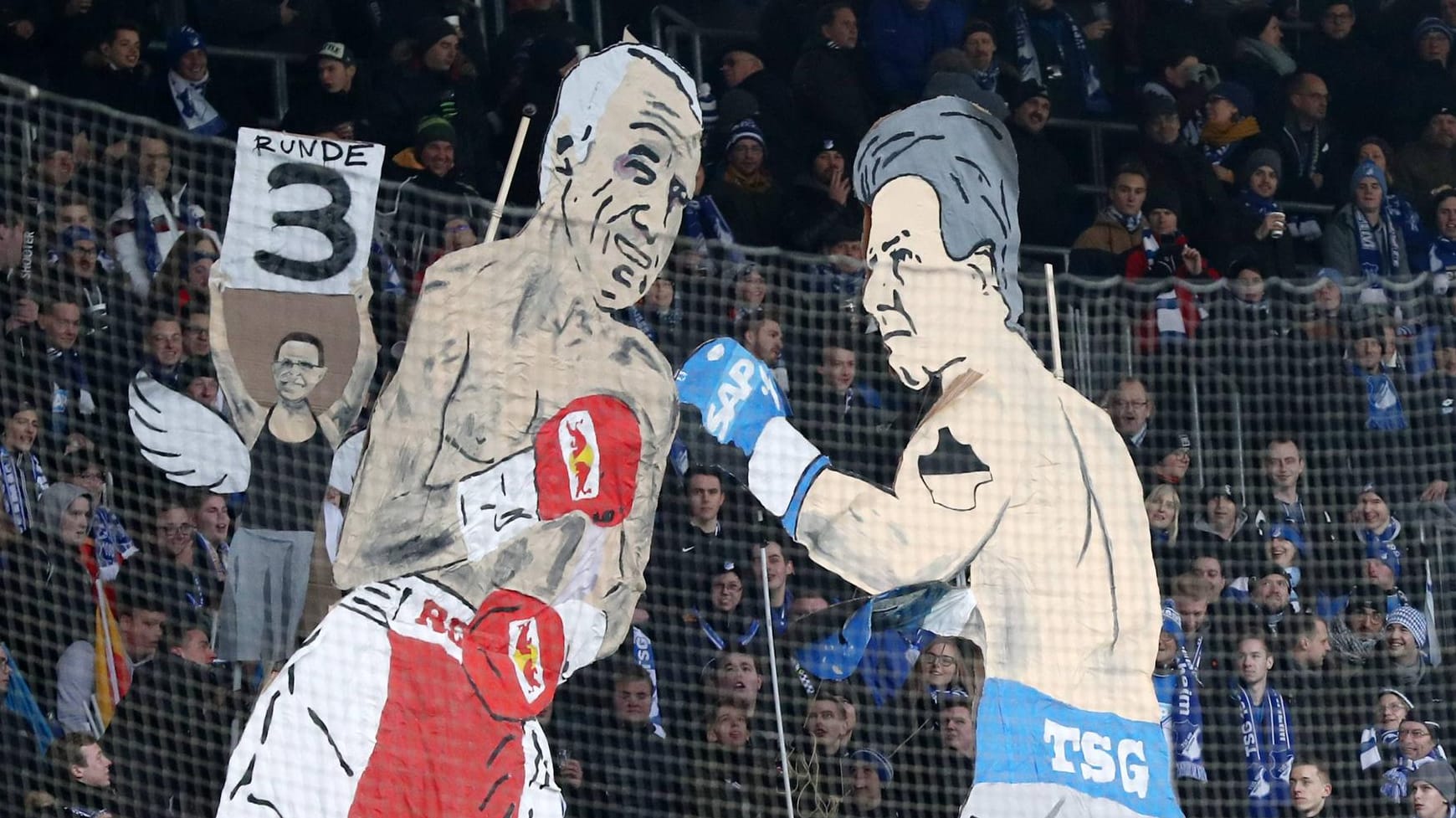 "Tradition schlägt jeden Trend": Mit dieser Choreographie protestierten Fans der TSG Hoffenheim 2017 gegen den Bundesliga-Aufstieg RB Leipzigs.