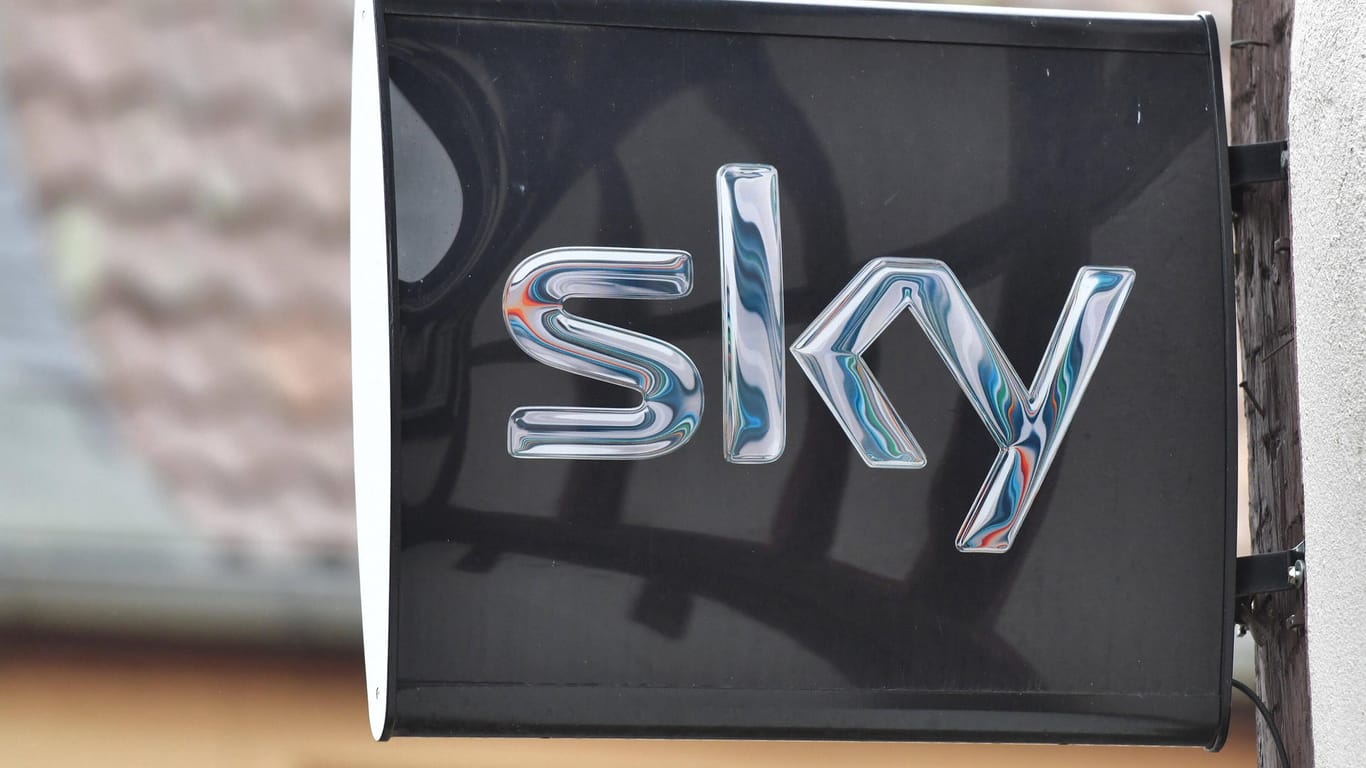 Das Logo von Sky: Wegen der Corona-Krise erhalten Kunden das Entertainment-Angebot für einen Monat kostenlos.