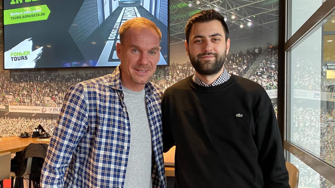Alexander Zickler (li.) mit t-online.de-Redakteur Dominik Sliskovic im Gladbacher Borussia-Park.