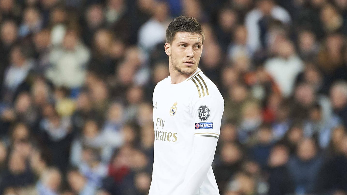 Luka Jovic: Der Stürmer von Real Madrid ist aus der Quarantäne ausgebrochen und nach Serbien gereist. Luka Jovic: Der Stürmer von Real Madrid ist aus der Quarantäne ausgebrochen und nach Serbien gereist.