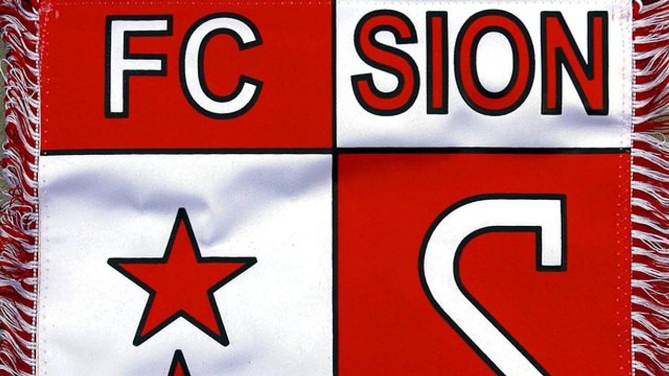 Der FC Sion hat Spielern wegen der Coronavirus-Krise fristlos gekündigt: Wimpel des Schweizer Erstligisten.