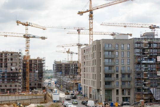 Das Coronavirus hat auch gute Seiten: Wer eine Wohnung oder ein Haus kaufen will, kann sich derzeit über sehr billige Kredite freuen.