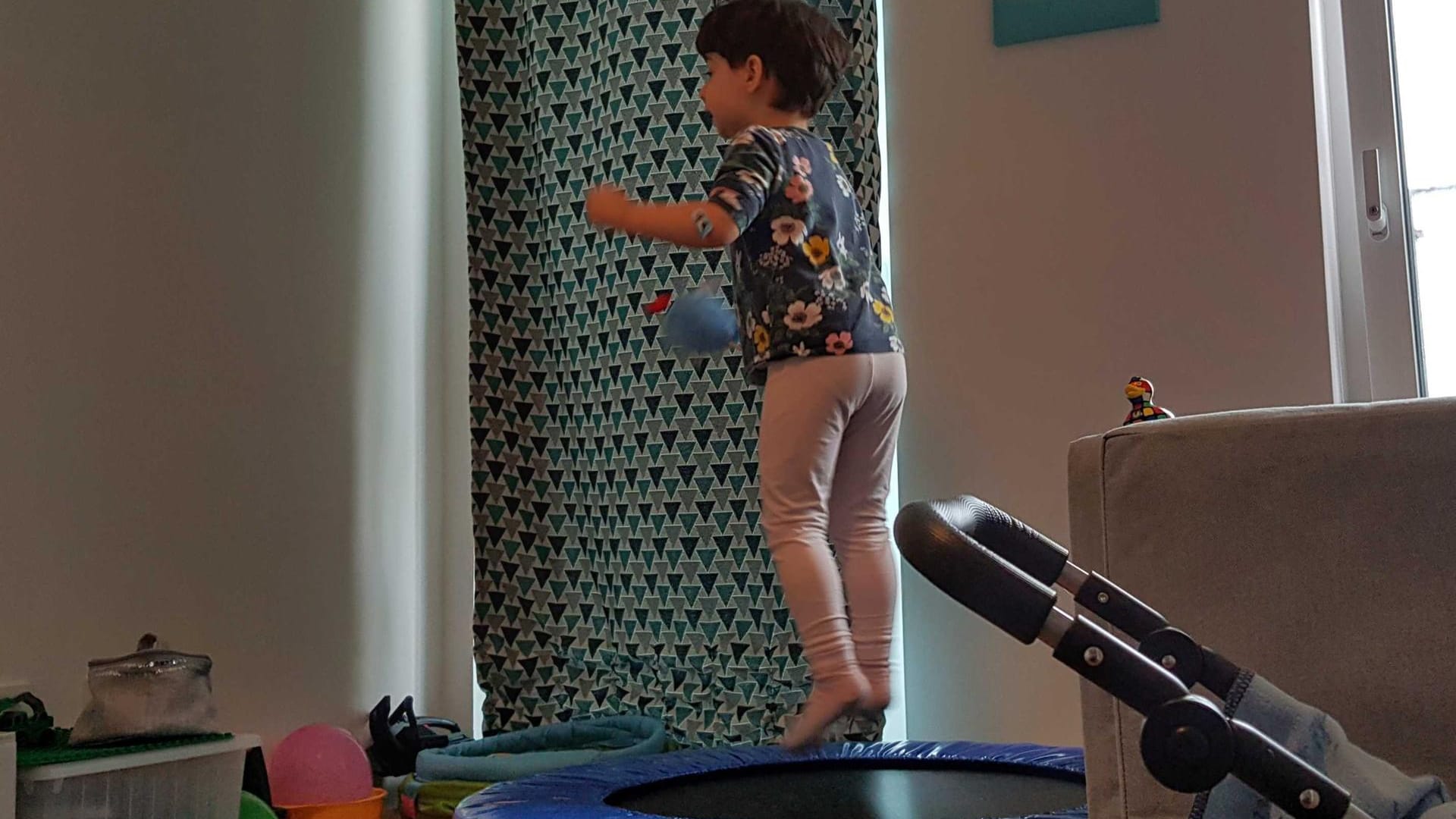 Not macht erfinderisch: Auspowern muss doch auch irgendwie Indoor funktionieren.