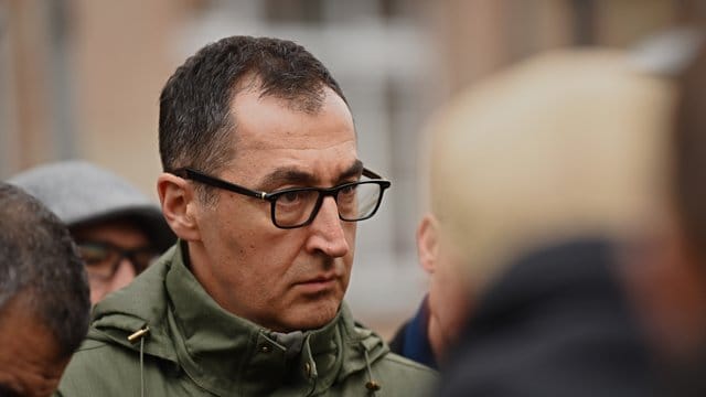 Der Grünen-Politiker Cem Özdemir, hier im Februar, ist positiv auf das Coronavirus getestet worden. Der Grünen-Politiker Cem Özdemir, hier im Februar, ist positiv auf das Coronavirus getestet worden.