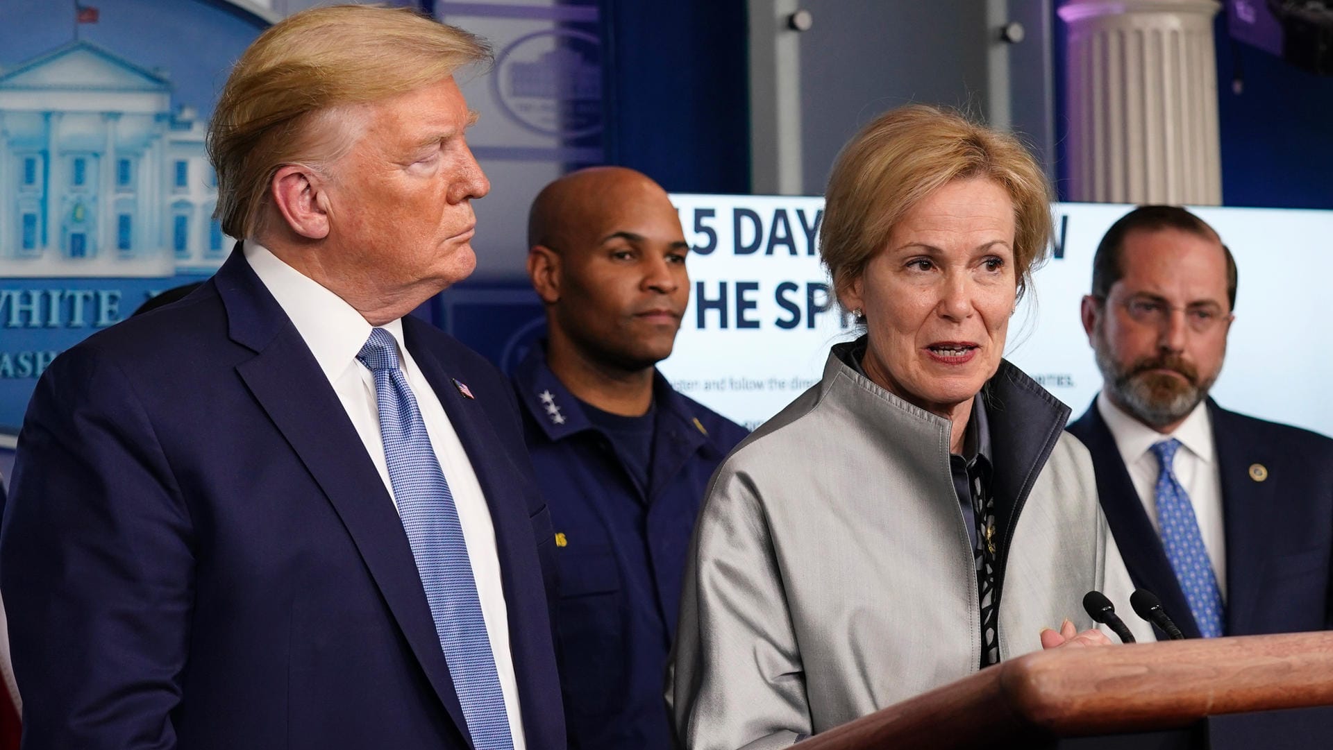 Donald Trump, Deborah Birx: Am Montag wird im Weißen Haus ein neuer Ton angeschlagen.