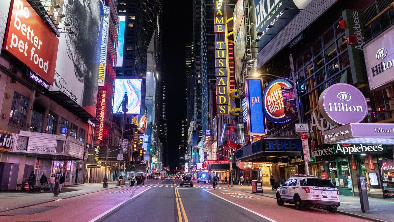 Verlassener Times Square in Manhattan: New York ist besonders stark betroffen.