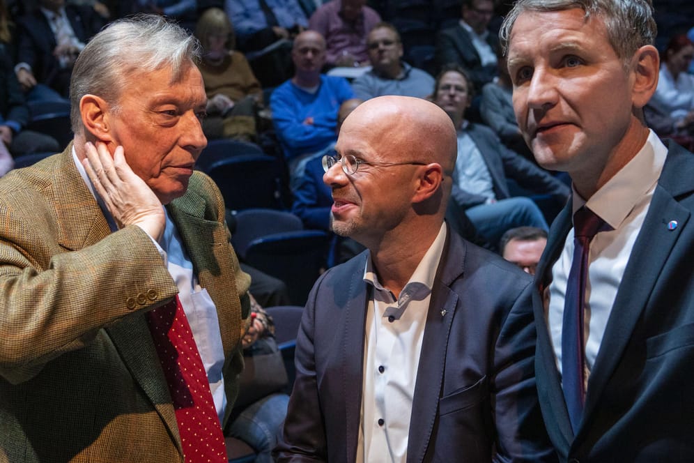 "Mühlstein um unseren Hals": Droht Höcke (r.) und Kalbitz (M.) der Parteiausschluss?