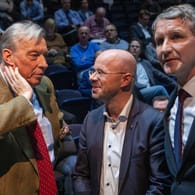 "Mühlstein um unseren Hals": Droht Höcke (r.) und Kalbitz (M.) der Parteiausschluss?