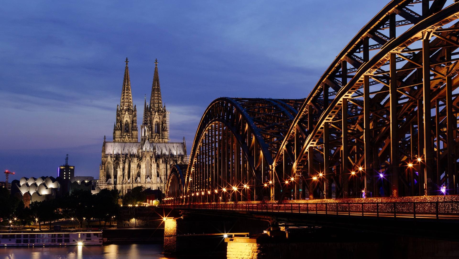 Die Kölner Skyline mit Kölner Dom: Testen Sie ihr Wissen über die Domstadt in unserem Quiz.