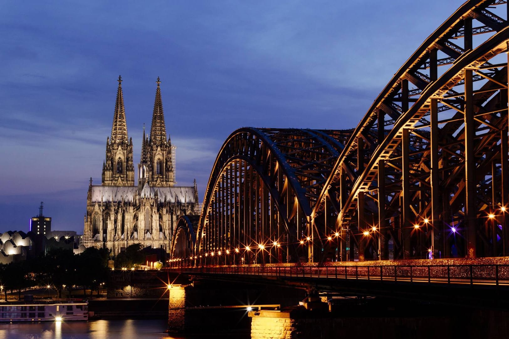 Die Kölner Skyline mit Kölner Dom: Testen Sie ihr Wissen über die Domstadt in unserem Quiz.