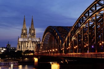 Die Kölner Skyline mit Kölner Dom: Testen Sie ihr Wissen über die Domstadt in unserem Quiz.