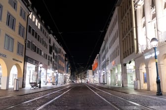 Menschenleere Fußgängerzone in der Freiburger Innenstadt: Baden-Württemberg und andere Bundesländer haben das öffentliche Leben eingeschränkt.