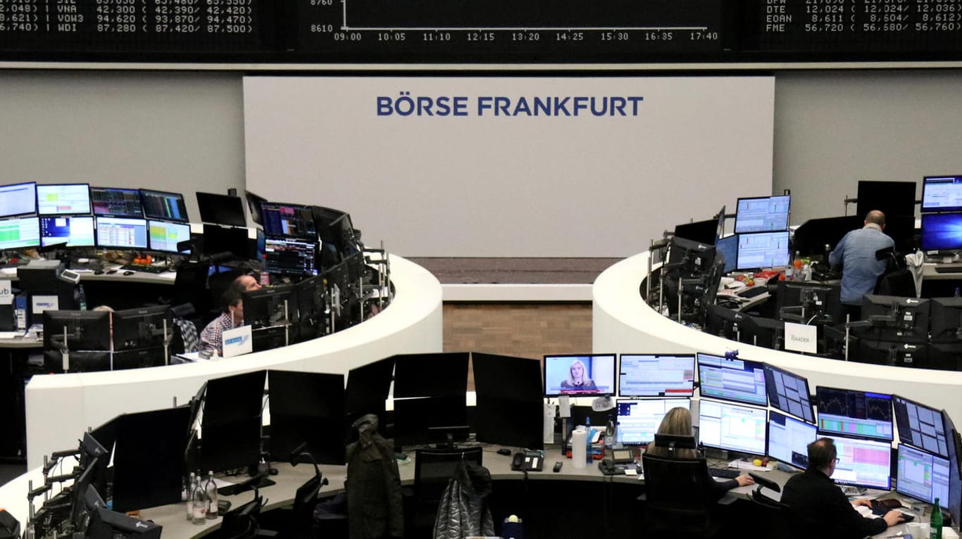 Blick in die Börse: Der Dax stieg zum Frankfurter Börsenschluss am Freitag deutlich an.