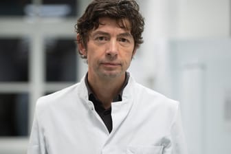 Christian Drosten, Direktor des Instituts für Virologie an der Charité Berlin: "Man kann ja nicht sagen, man macht einfach die Maßnahmen immer strikter".